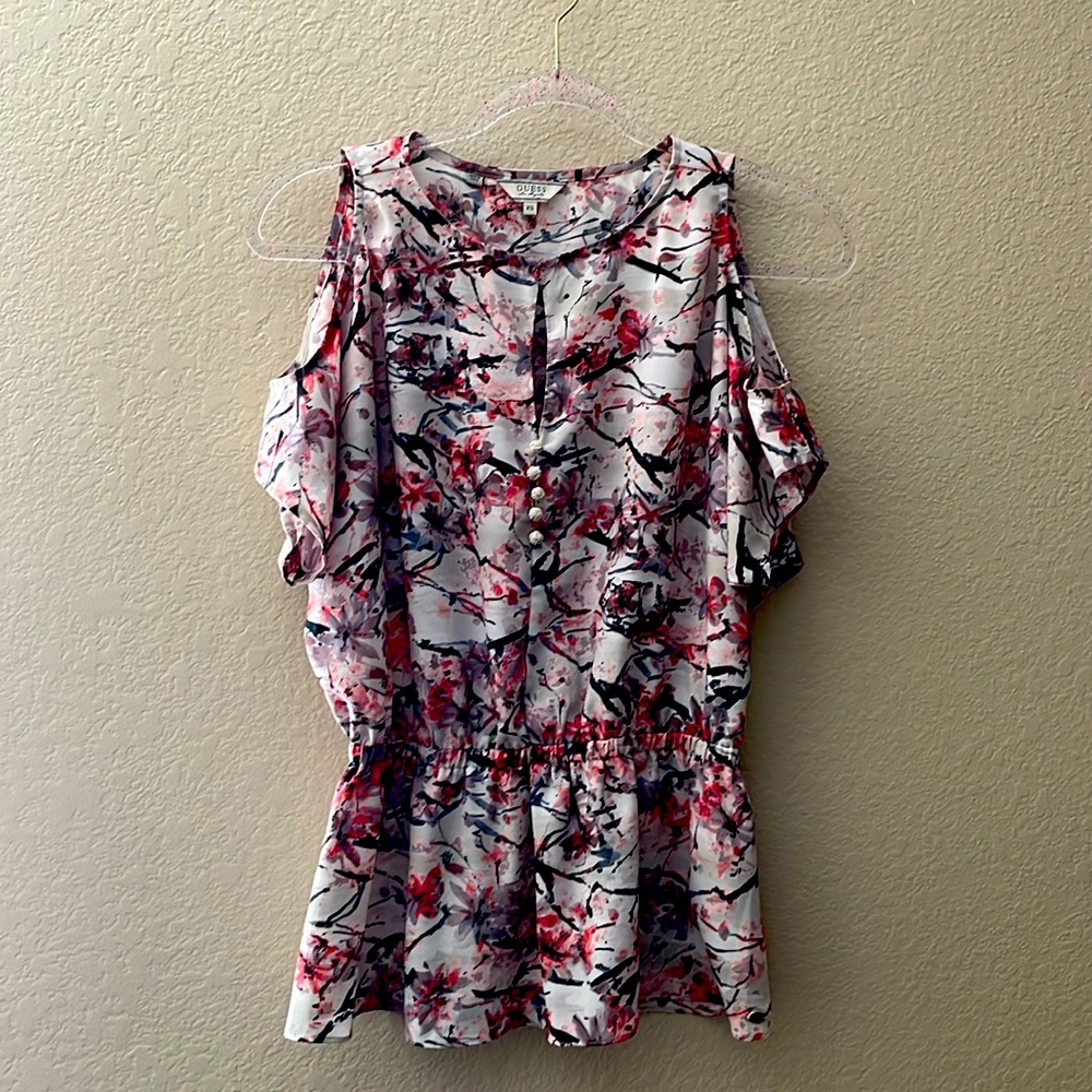 GUESS Cold Shoulder top XS